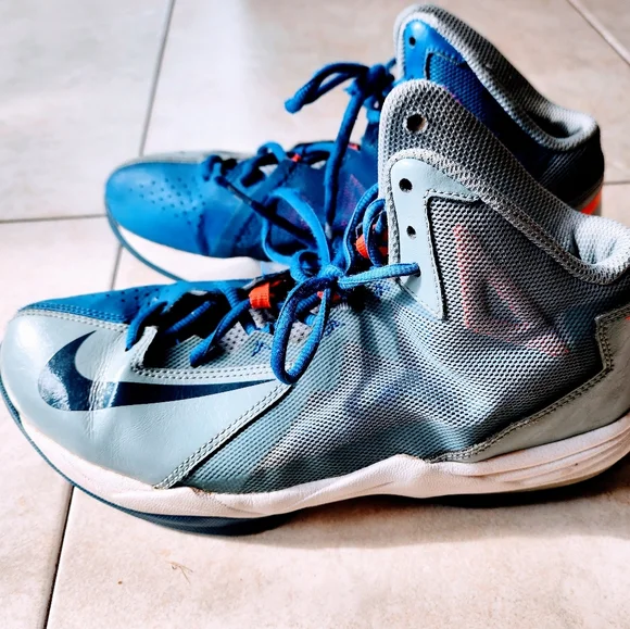 Men's Nike Basketball Sneakers - Picture 2 of 2